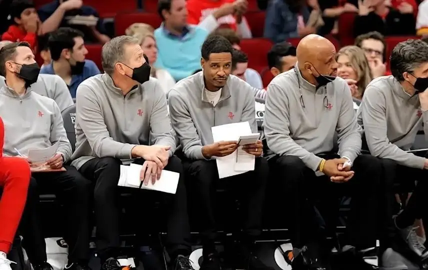 合同到期的, 转投尼克斯