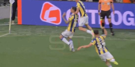 皮球在空中, 迪马利亚是